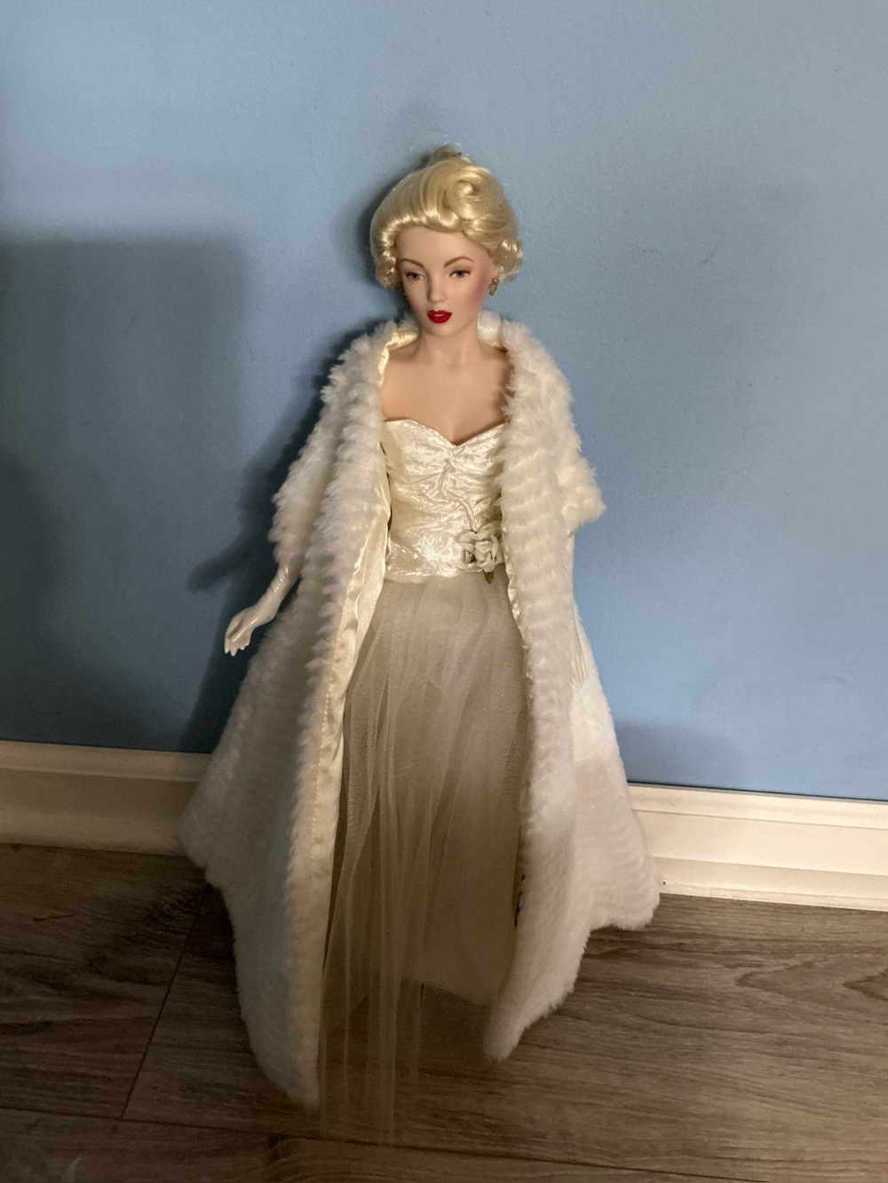 Vintage 1997 Marilyn Monroe Porcelain All About Eve Doll w/Stand